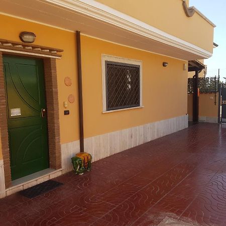 B&B Malibu Ардеа Екстер'єр фото